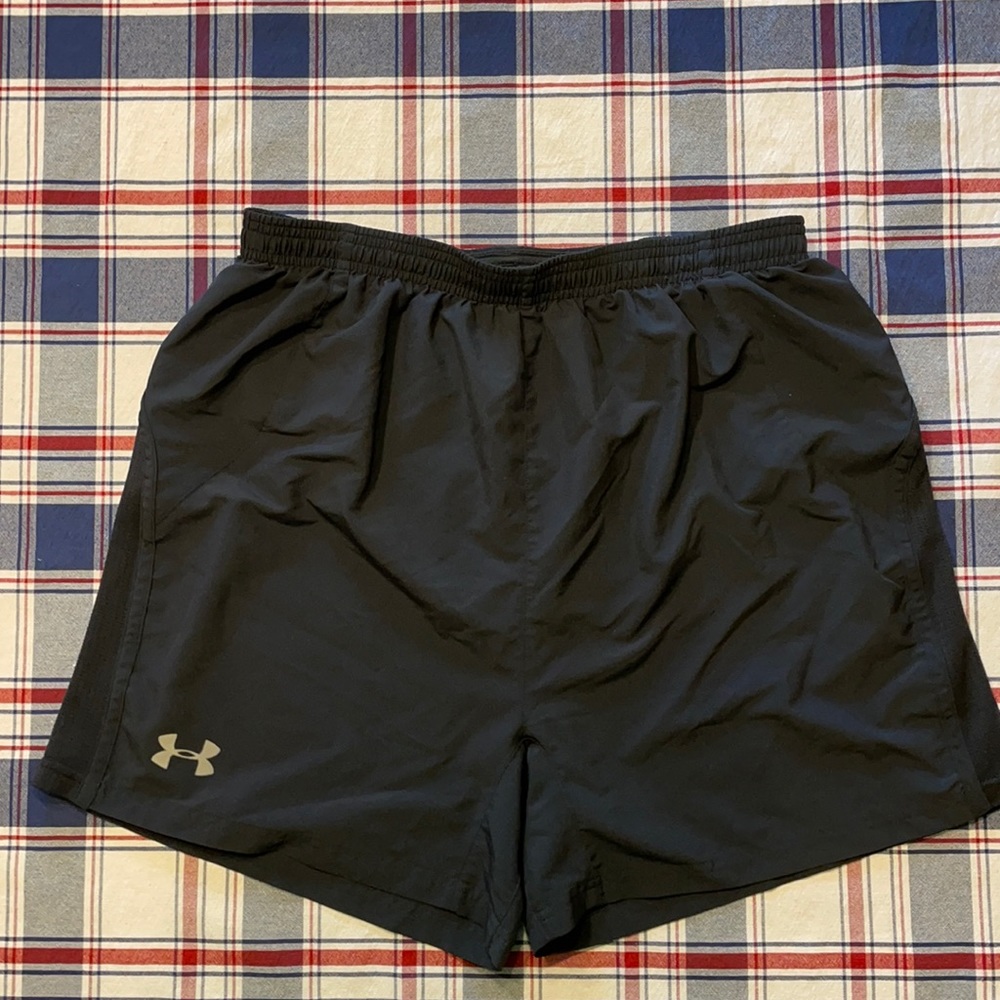 Under Armour men’s L heat gear running shorts